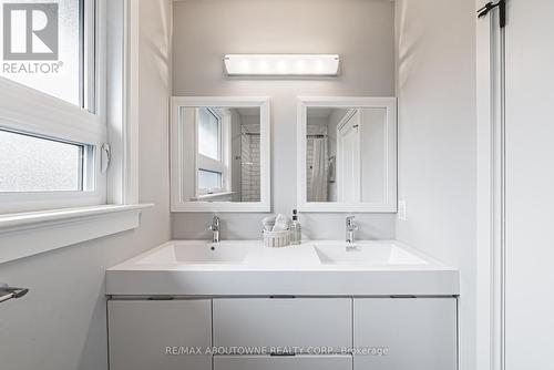 3472 Spruce Avenue, Burlington, ON - Indoor Photo Showing Bathroom