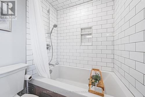 3472 Spruce Avenue, Burlington, ON - Indoor Photo Showing Bathroom