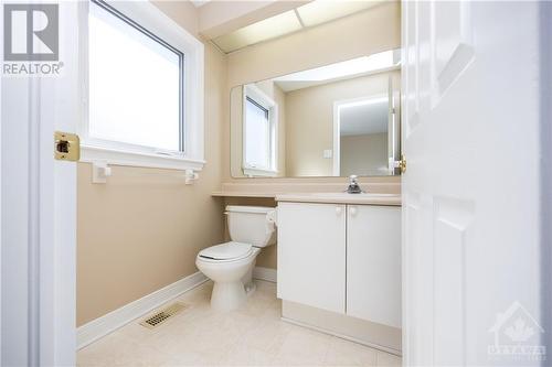 21 Grenadier Way, Ottawa, ON - Indoor Photo Showing Bathroom