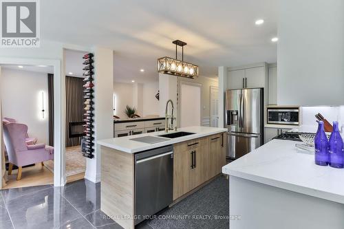 7 Underhill Crescent, Aurora, ON - Indoor Photo Showing Kitchen With Stainless Steel Kitchen With Upgraded Kitchen