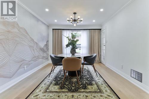 7 Underhill Crescent, Aurora, ON - Indoor Photo Showing Dining Room