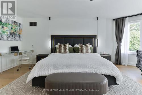 7 Underhill Crescent, Aurora, ON - Indoor Photo Showing Bedroom