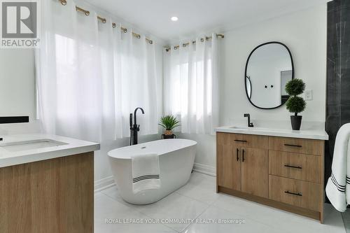 7 Underhill Crescent, Aurora, ON - Indoor Photo Showing Bathroom