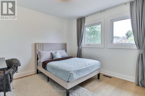 7 Underhill Crescent, Aurora, ON - Indoor Photo Showing Bedroom