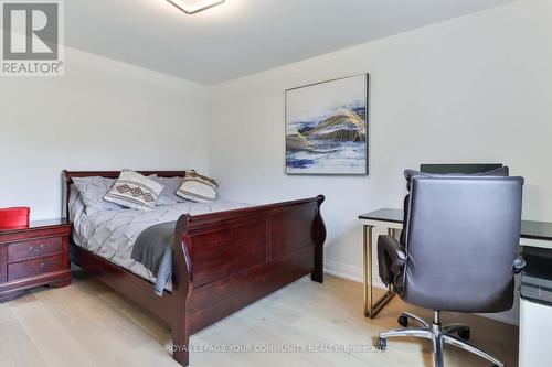 7 Underhill Crescent, Aurora, ON - Indoor Photo Showing Bedroom