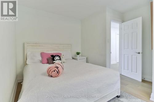 7 Underhill Crescent, Aurora, ON - Indoor Photo Showing Bedroom