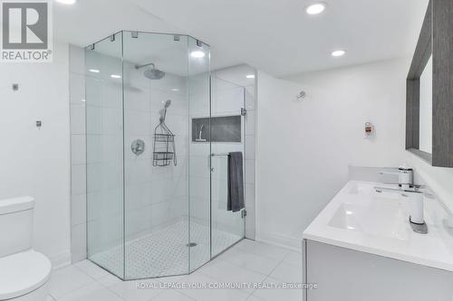 7 Underhill Crescent, Aurora, ON - Indoor Photo Showing Bathroom