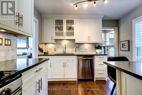 19 Arch Road, Mississauga, ON - Indoor Photo Showing Kitchen With Upgraded Kitchen