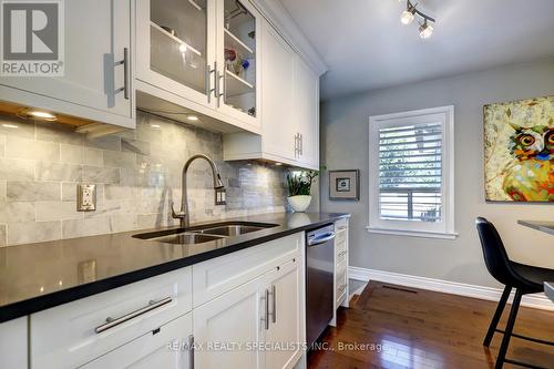 19 Arch Road, Mississauga, ON - Indoor Photo Showing Kitchen With Double Sink With Upgraded Kitchen