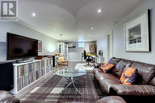 19 Arch Road, Mississauga, ON - Indoor Photo Showing Living Room