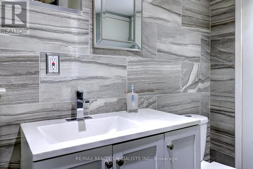 19 Arch Road, Mississauga, ON - Indoor Photo Showing Bathroom