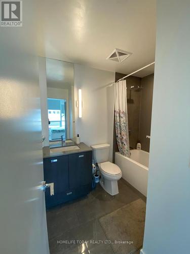 601 - 10 De Boers Drive, Toronto, ON - Indoor Photo Showing Bathroom