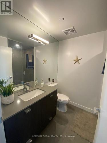 601 - 10 De Boers Drive, Toronto, ON - Indoor Photo Showing Bathroom