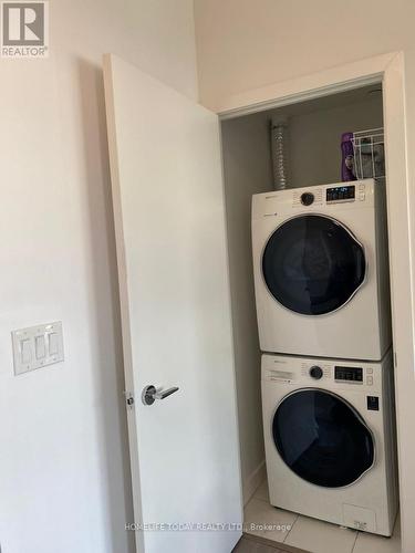 601 - 10 De Boers Drive, Toronto, ON - Indoor Photo Showing Laundry Room