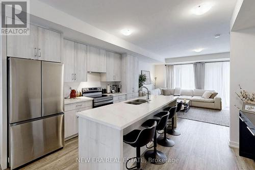 1330 Kaniv Street, Oakville, ON - Indoor Photo Showing Kitchen With Double Sink With Upgraded Kitchen