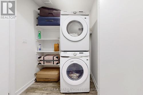 1330 Kaniv Street, Oakville, ON - Indoor Photo Showing Laundry Room