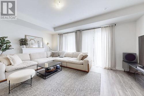 1330 Kaniv Street, Oakville, ON - Indoor Photo Showing Living Room