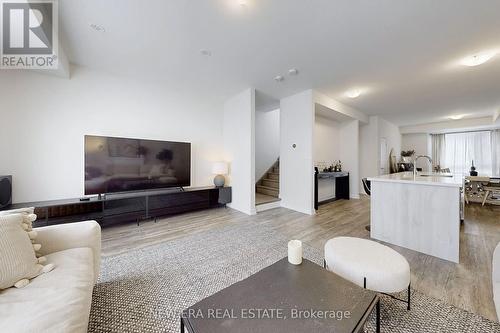 1330 Kaniv Street, Oakville, ON - Indoor Photo Showing Living Room