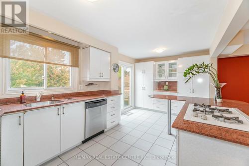 10 - 1755 Rathburn Road E, Mississauga, ON - Indoor Photo Showing Kitchen