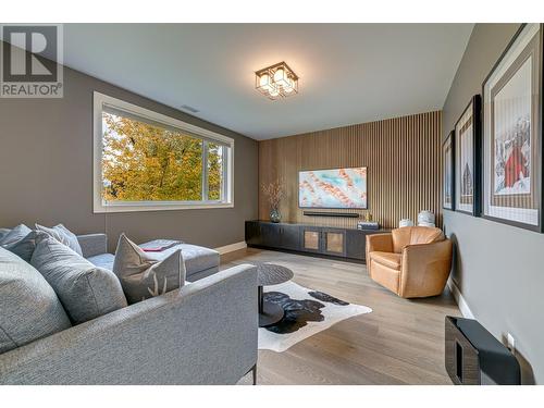 4 Sunniva Drive, Fernie, BC - Indoor Photo Showing Living Room