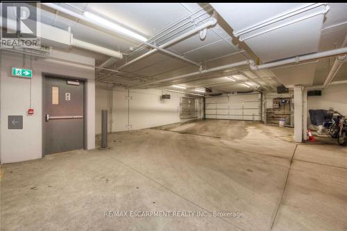 210 - 5 Wake Robin Drive, Kitchener, ON - Indoor Photo Showing Garage