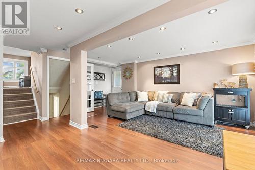 4 Barry Street, St. Catharines, ON - Indoor Photo Showing Living Room