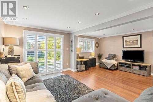 4 Barry Street, St. Catharines, ON - Indoor Photo Showing Living Room