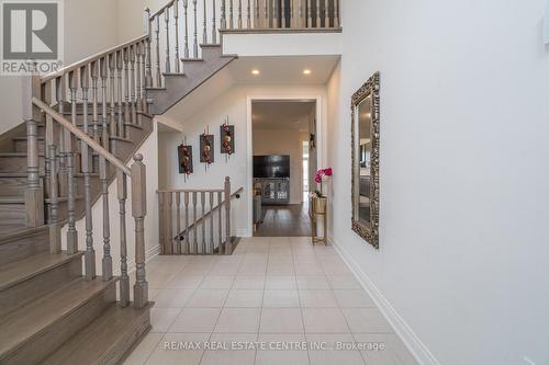 8 Pond View Gate, Hamilton, ON - Indoor Photo Showing Other Room