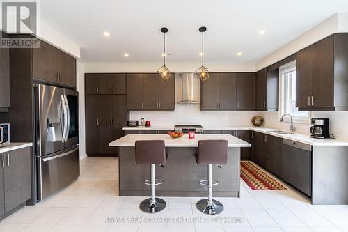 8 Pond View Gate, Hamilton, ON - Indoor Photo Showing Kitchen With Double Sink With Upgraded Kitchen