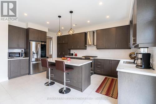 8 Pond View Gate, Hamilton, ON - Indoor Photo Showing Kitchen With Double Sink