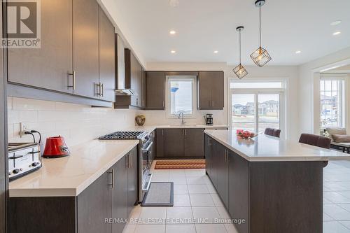 8 Pond View Gate, Hamilton, ON - Indoor Photo Showing Kitchen With Upgraded Kitchen