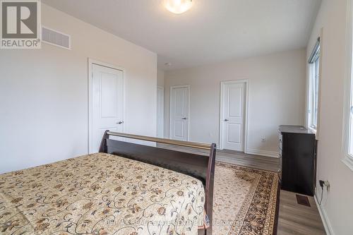 8 Pond View Gate, Hamilton, ON - Indoor Photo Showing Bedroom