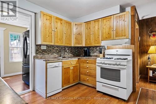 10567 Maplewood Drive, Wainfleet, ON - Indoor Photo Showing Kitchen