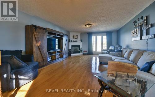 1331 Park Avenue, Timmins (Main Area), ON - Indoor Photo Showing Living Room With Fireplace