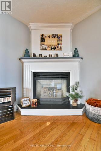 1331 Park Avenue, Timmins (Main Area), ON - Indoor Photo Showing Living Room With Fireplace