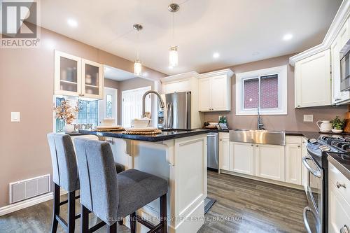 560 Cherryhill Street, Oshawa (Donevan), ON - Indoor Photo Showing Kitchen With Upgraded Kitchen