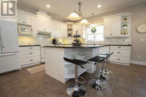 533 Lake St, Sault Ste. Marie, ON - Indoor Photo Showing Kitchen With Upgraded Kitchen