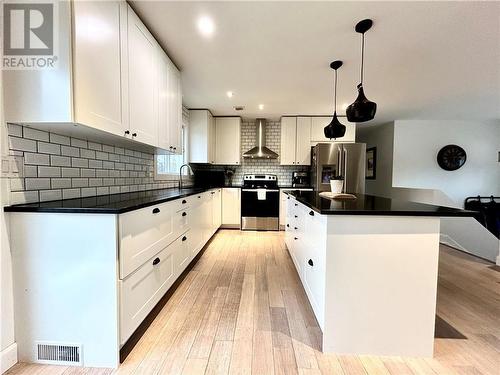 322 Gardiner Road, Perth, ON - Indoor Photo Showing Kitchen With Upgraded Kitchen