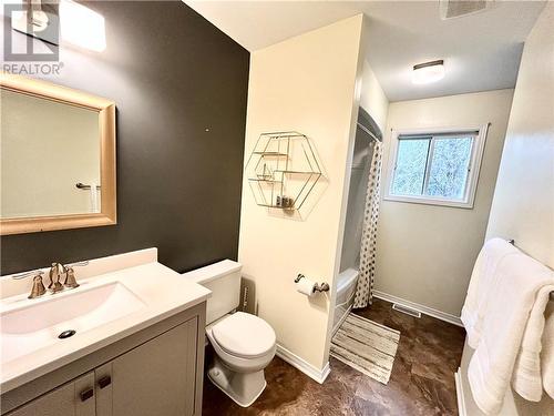 Bathroom - Main Floor - 322 Gardiner Road, Perth, ON - Indoor Photo Showing Bathroom