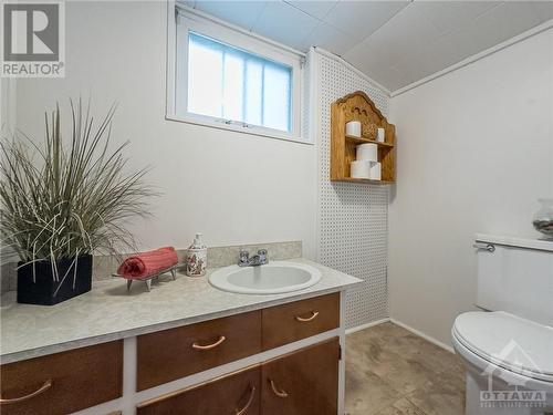 464 Richardson Avenue, Ottawa, ON - Indoor Photo Showing Bathroom