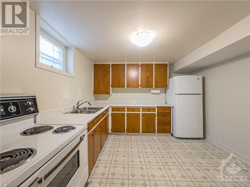 464 Richardson Avenue, Ottawa, ON - Indoor Photo Showing Kitchen With Double Sink