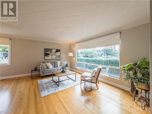 464 Richardson Avenue, Ottawa, ON - Indoor Photo Showing Living Room