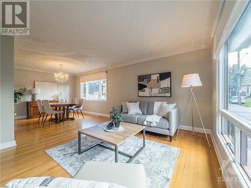 464 Richardson Avenue, Ottawa, ON - Indoor Photo Showing Living Room