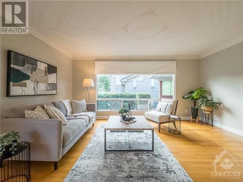 464 Richardson Avenue, Ottawa, ON - Indoor Photo Showing Living Room