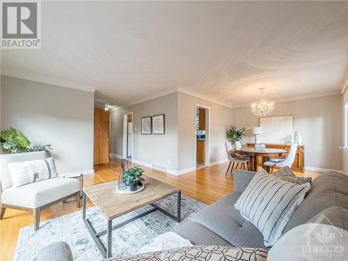 464 Richardson Avenue, Ottawa, ON - Indoor Photo Showing Living Room