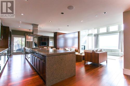 2575 Garden Court, West Vancouver, BC - Indoor Photo Showing Kitchen With Upgraded Kitchen