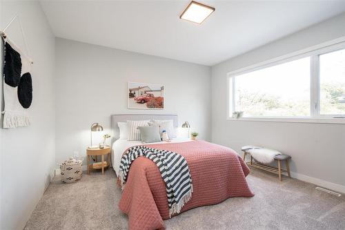 203 Cordova Street, Winnipeg, MB - Indoor Photo Showing Bedroom