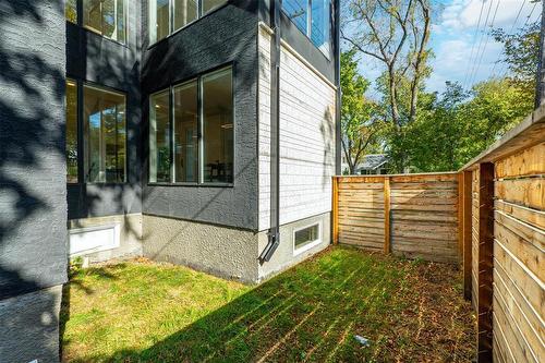 203 Cordova Street, Winnipeg, MB - Outdoor With Exterior