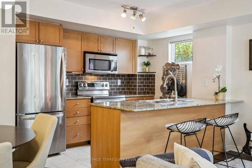 125 - 20 Elsie Lane, Toronto, ON - Indoor Photo Showing Kitchen With Double Sink