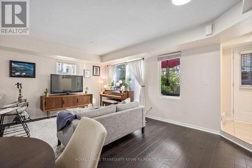 125 - 20 Elsie Lane, Toronto, ON - Indoor Photo Showing Living Room